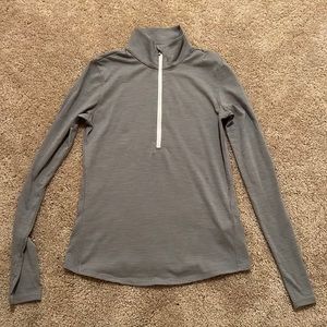 Men’s Under Armour half-zip size small